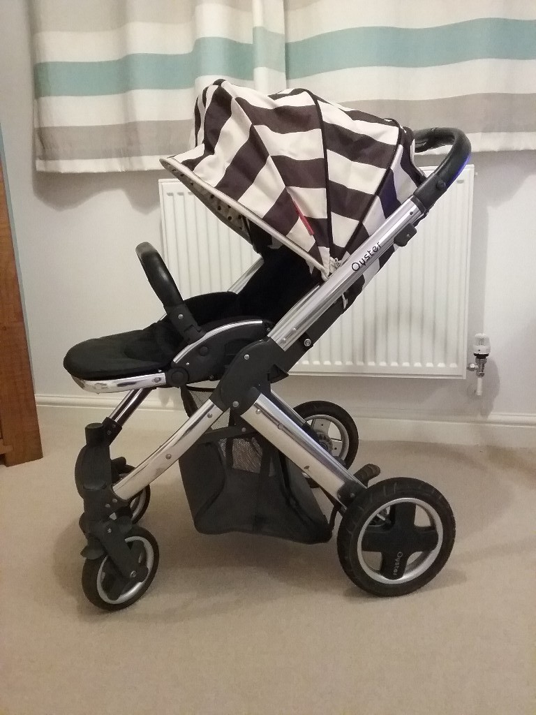 Oyster 1 Pram/Pushchair System. Carry Cot and Seat Unit. Includes