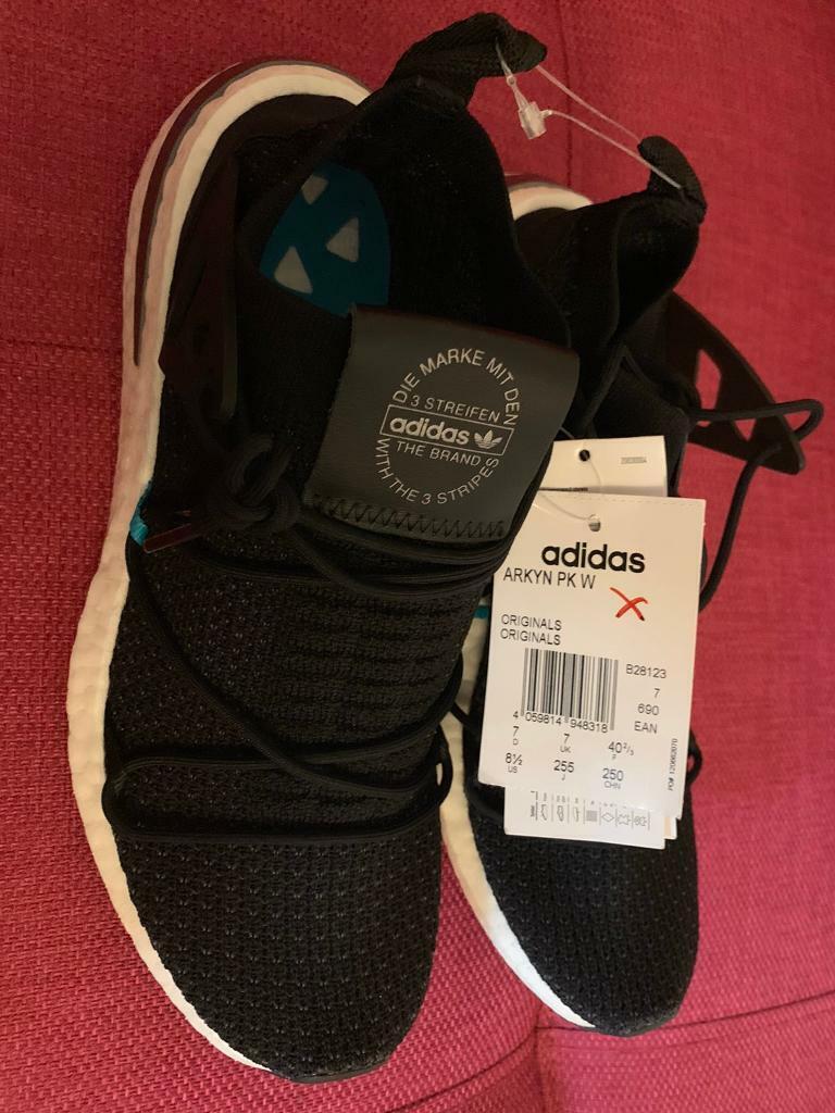 {keywor d} adidas originals trainers liverpool