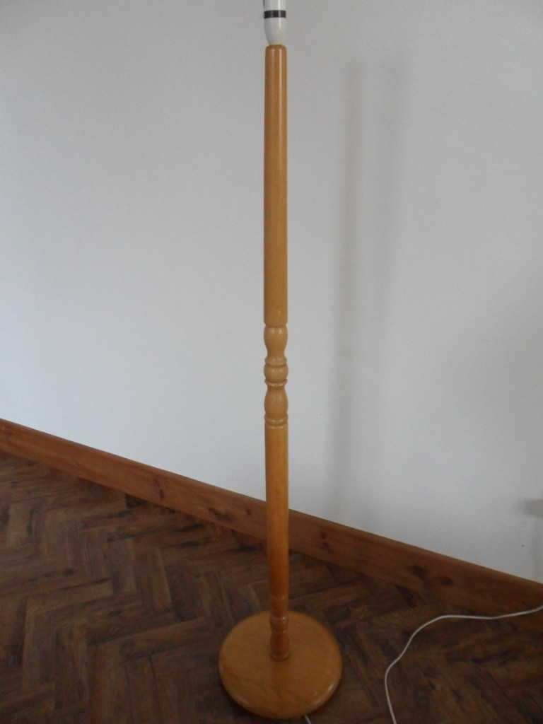 Tall floor standing wooden standard lamp. Vintage Ercol style