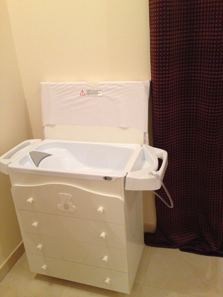 Baby Chest of Drawers with Integrated Bath Station in Twyford