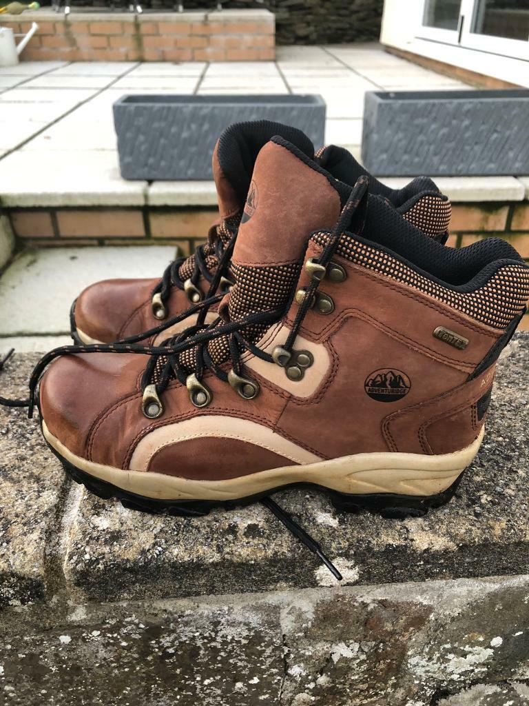 Excellent condition Adventure Ridge walking boots size 4 in Sketty