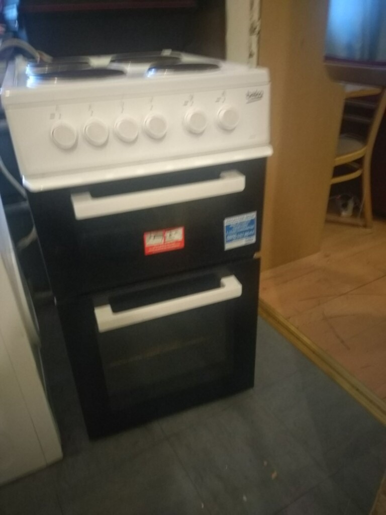 A cheap Freestanding 50cm electric cooker AD531A 6 month old in