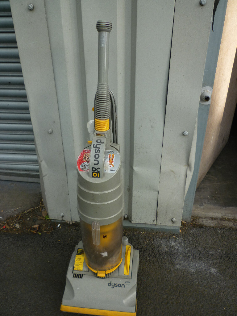 Dyson DC01 Upright Vacuum Cleaner Bagless in Willenhall, West