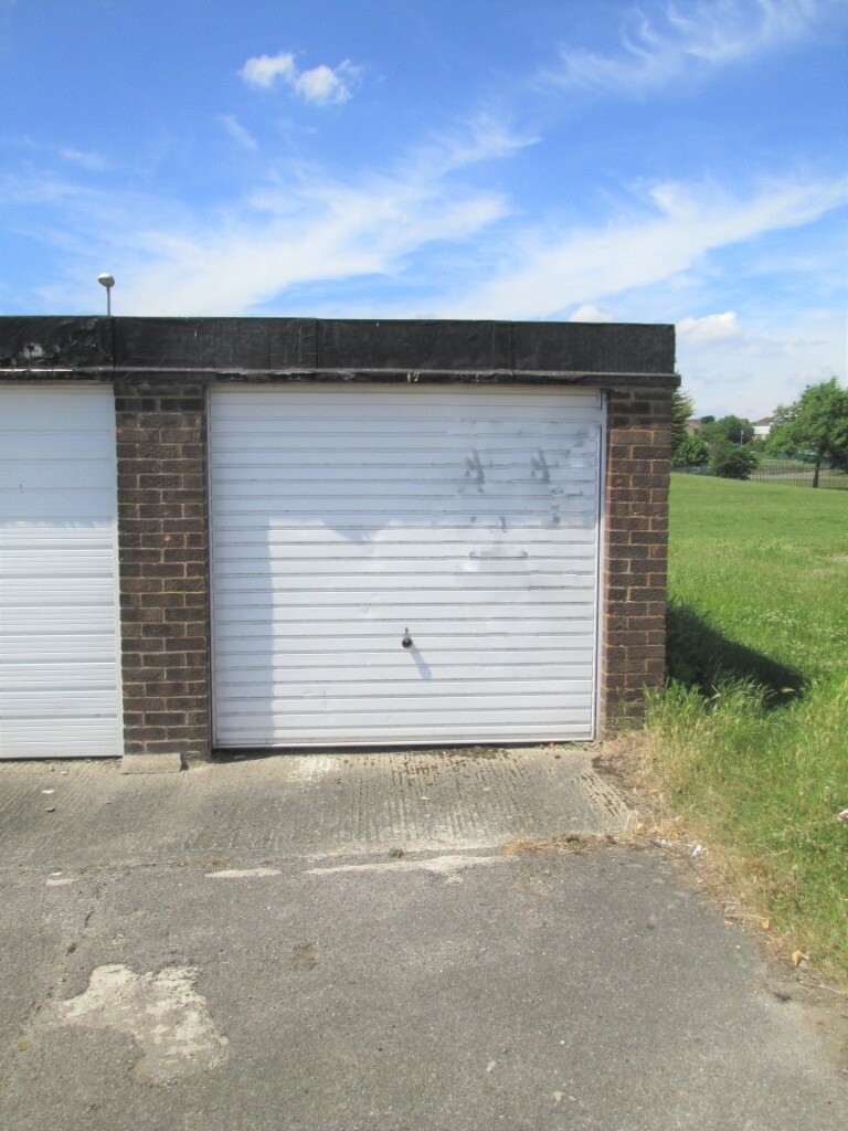 Lock up Garage Waleys Close Luton LU3 Extra wide turning space