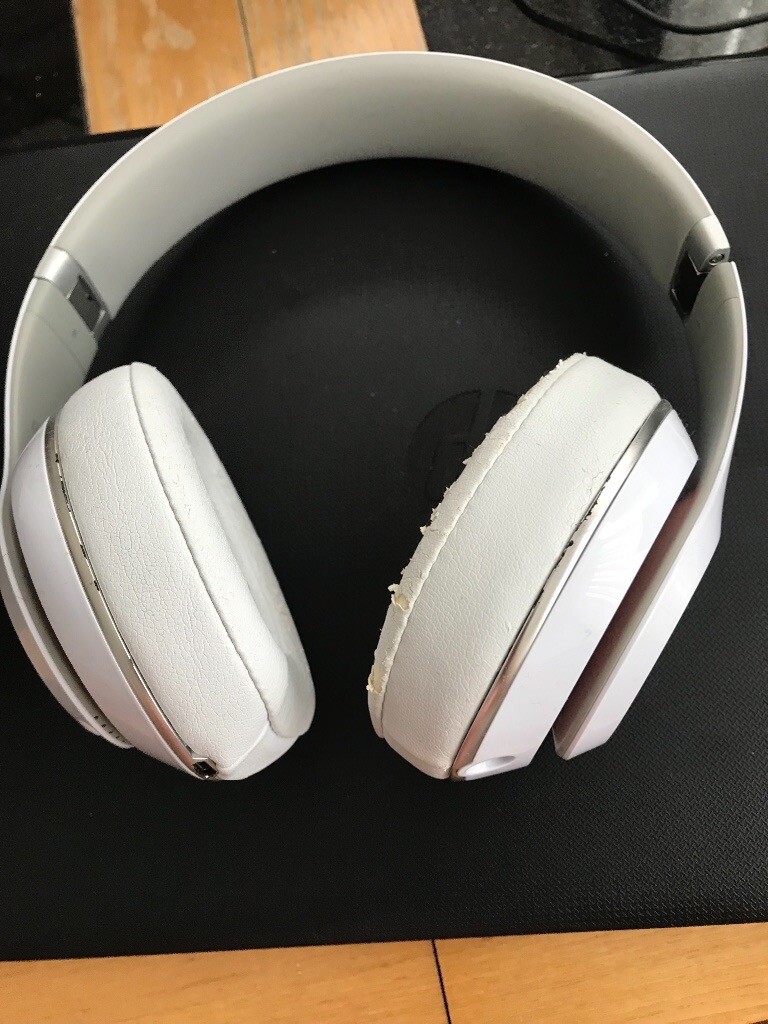 Second hand Beats white headphones in Islington, London Gumtree