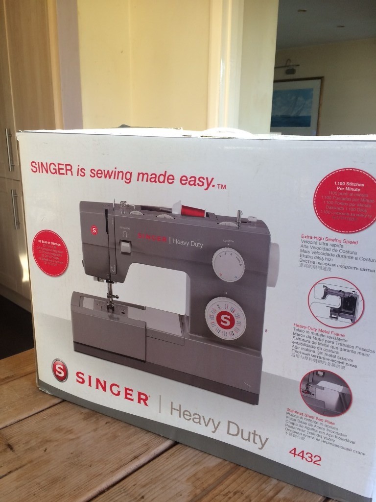 Almost new Heavy Duty Singer Sewing Machine 4432 Boxed as new in