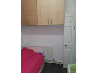AVAILABLE NOW !!! ..STUDIO {this is potentially a 1 BEDROOM flat} in Walthamstow, E17 6PY..£899pcm