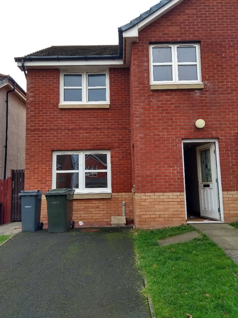 3 bedroom semidetached unfurnished house for rent in Moredun