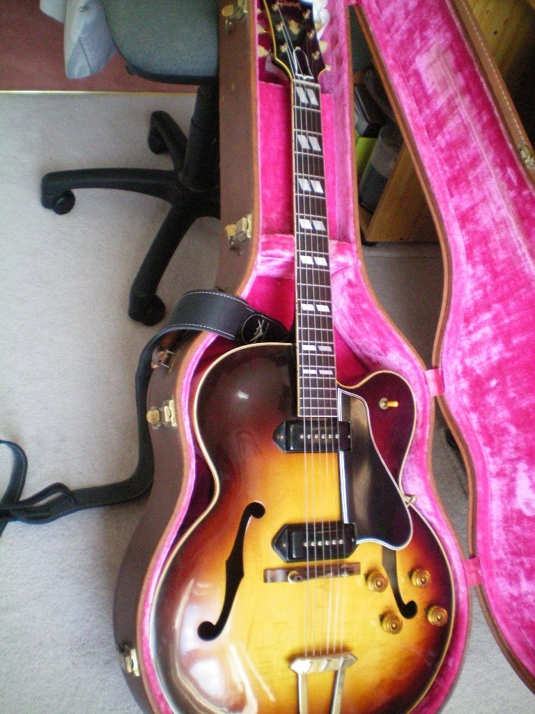Gibson es 350, 1954,sunburst, with case. Superb condition. Rare archtop