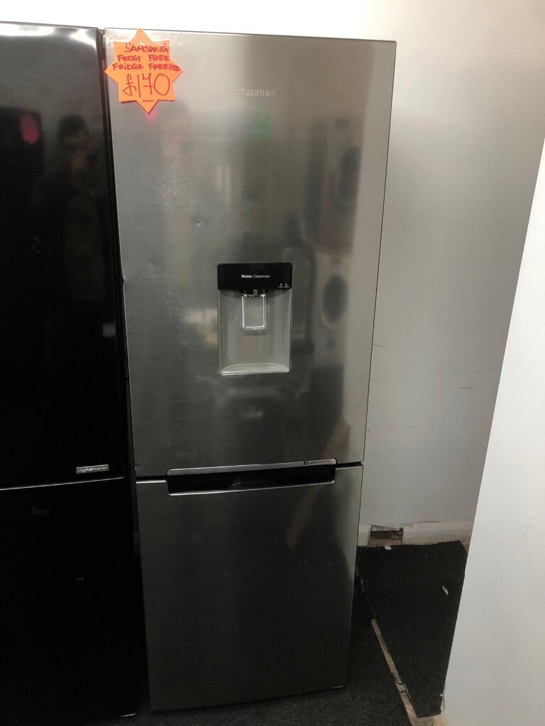 Samsung water dispenser fridge freezer frost free in Bransholme, East
