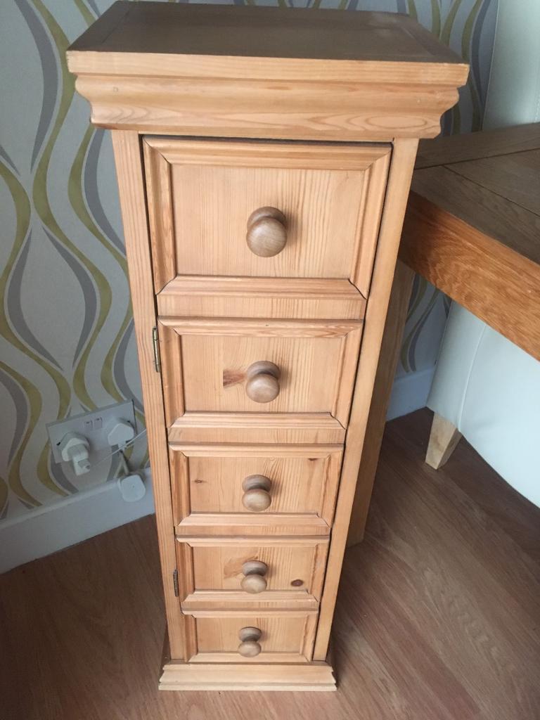 Solid pine/ oak looks cd/dvd/Bluray with drawer effect doors storage