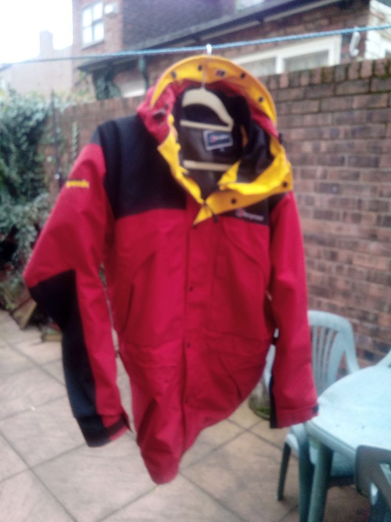 FOR SALE BERGHAUS MERA PEAK MENS COAT  in Birkenhead 