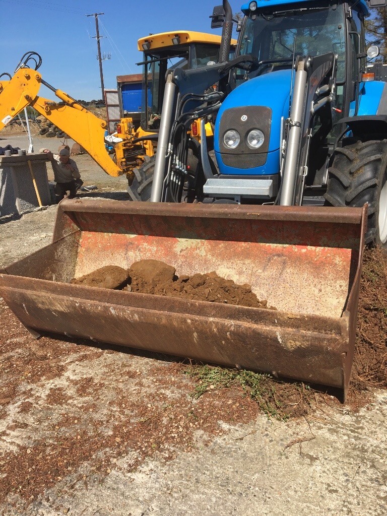 JCB digger bucket just fitted new set euro tractor loader brackets in