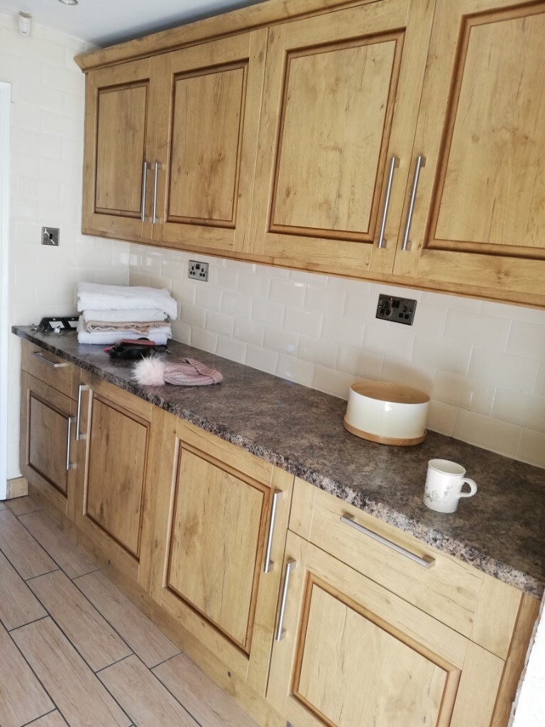 Light Oak kitchen units for sale, in good condition. Does not include