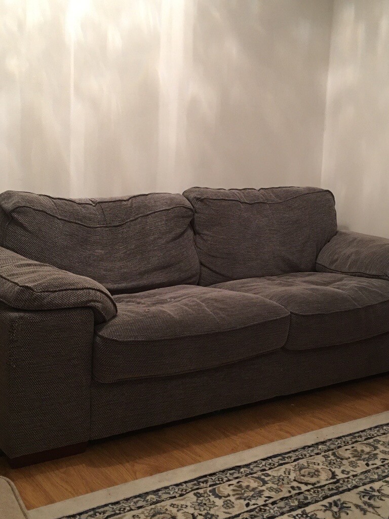 Large cosy sofa free for uplift in Glasgow Gumtree