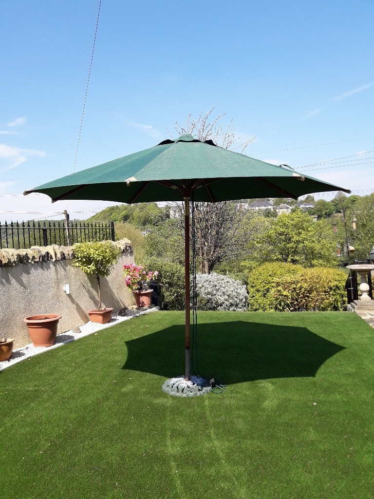 quality outdoor brolly 10ft dia in Brighouse, West Yorkshire Gumtree