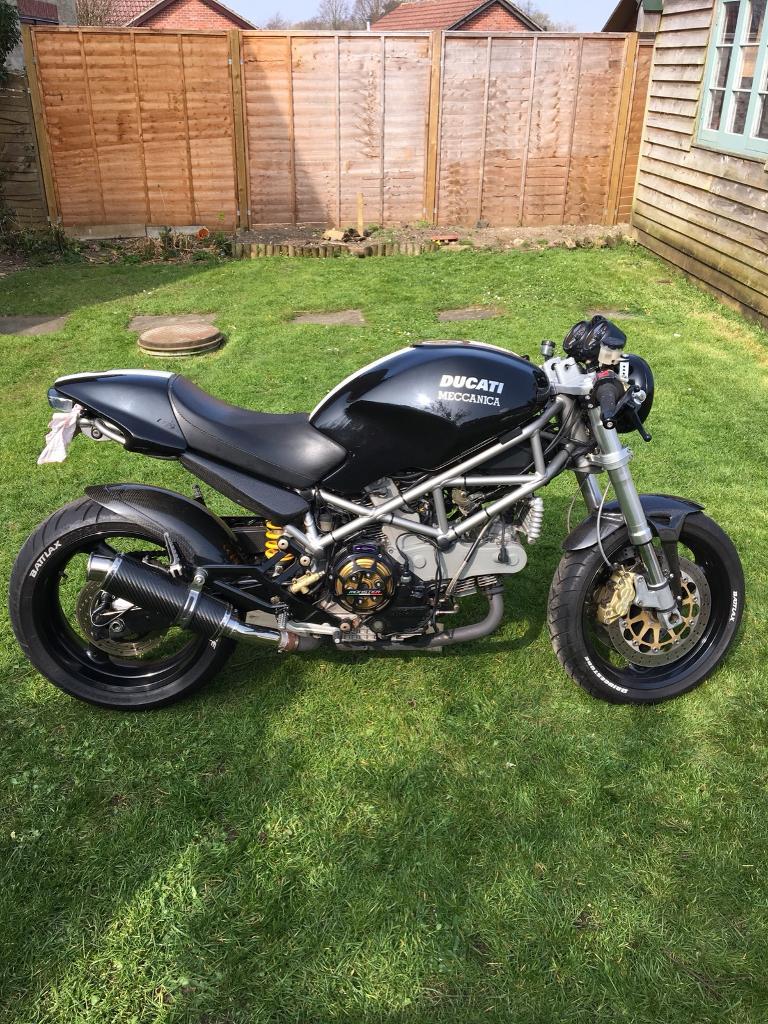 Ducati Monster M1000 cafe racer