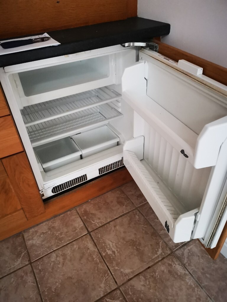 Under counter builtin fridge with freezer compartment in Southville