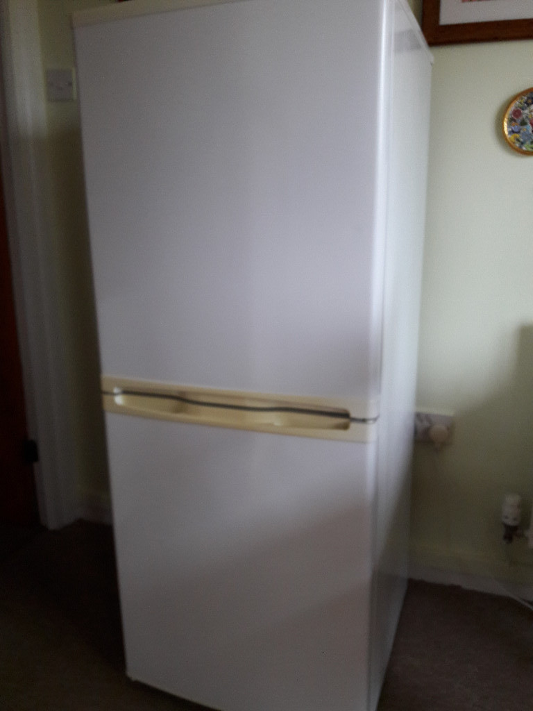 Perfectlyworking Currys 60/40 fridge freezer model CE55CW13 in