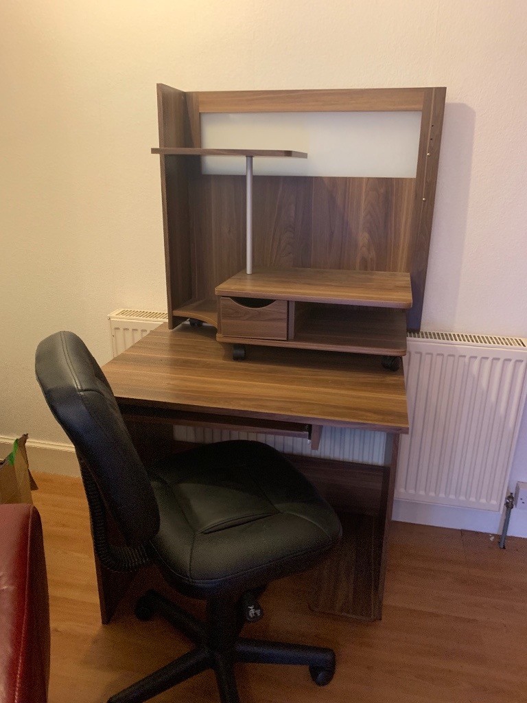 Computer desk and chair set in Borrowstounness, Falkirk Gumtree