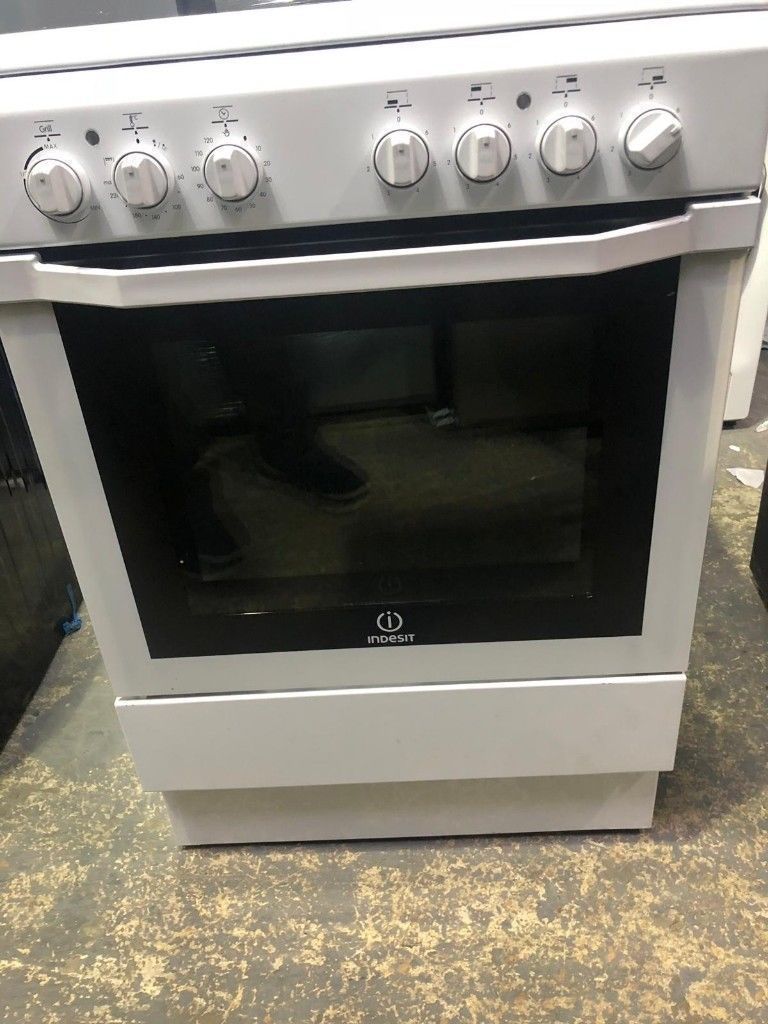  Indesit  Electric Cooker  60cm 12 Month Warranty Ex 