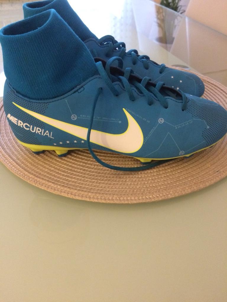 sock football boots size 4