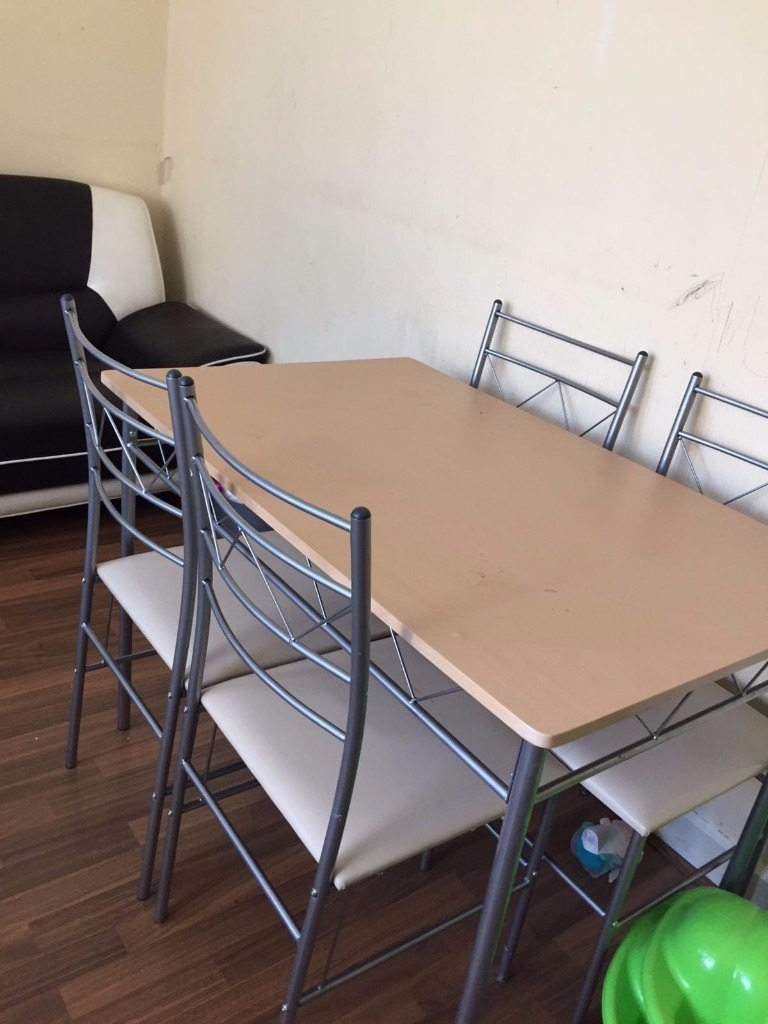 Argos dinning table and chairs in Gorton Manchester 