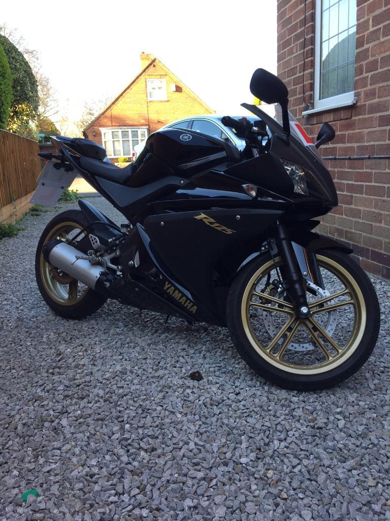 Yamaha YZF R125 125cc motorbike/motorcycle black and gold excellent condition long MOT in York