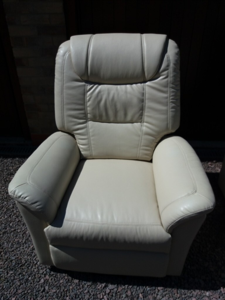 riser recliner cream leather chair in Brigg, Lincolnshire Gumtree