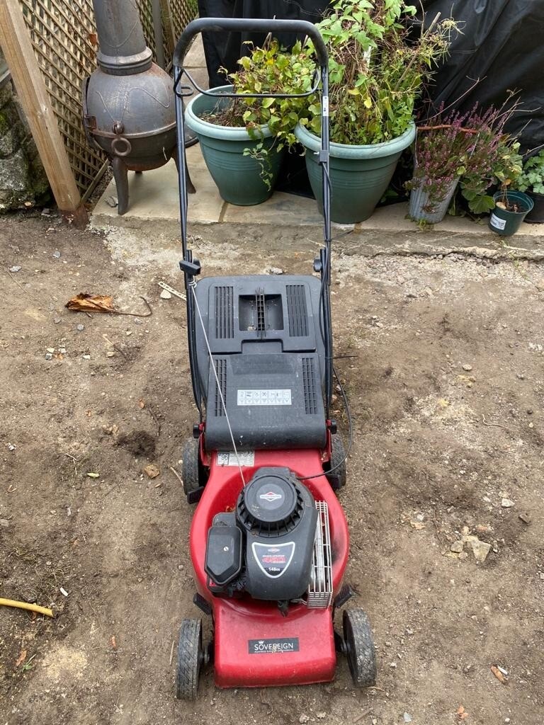 Petrol Lawnmower Sovereign SV40S Push Mower with Briggs and Stratton