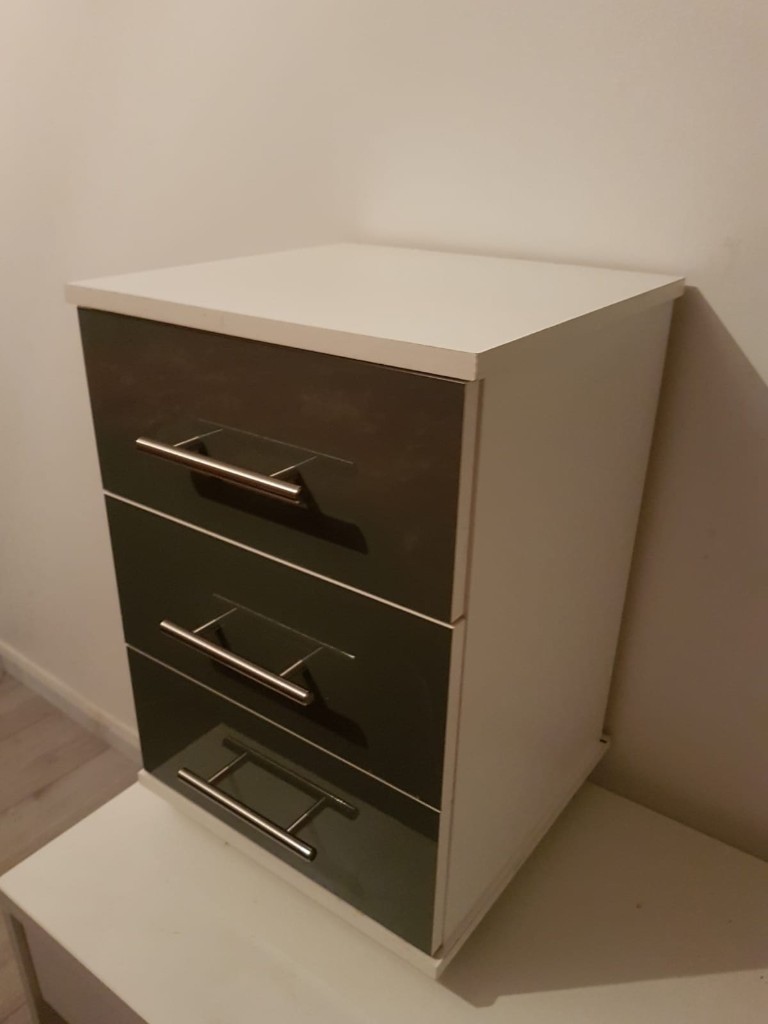 2 grey gloss bedside tables in High Buckinghamshire Gumtree