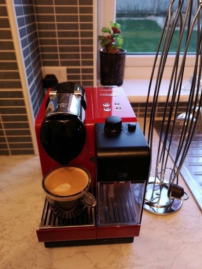 De'Longhi Nespresso EN520.R Lattissima Coffee Machine | in ...