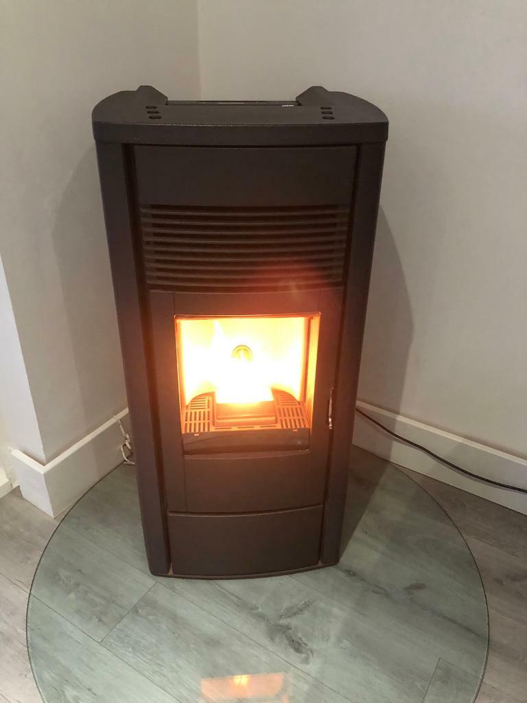 MCZ pellet burning stove in excellent condition including flue in