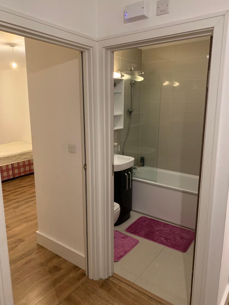 1 room own shower for rent 07721986391 in Acton, London Gumtree
