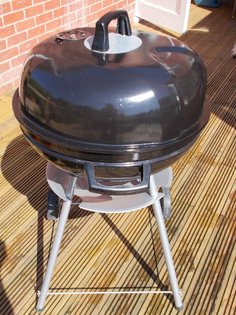 22 inch charcoal kettle BBQ (used, in a good condition) in Hilton