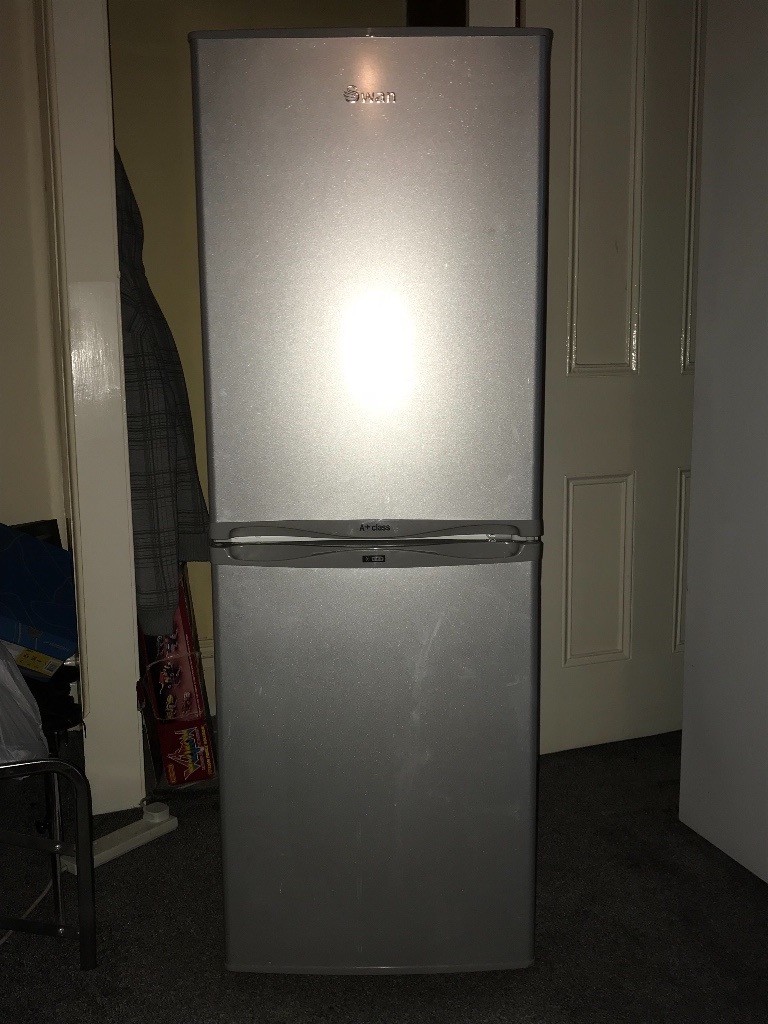 SWAN fridge freezer in silver very good condition 2 years old frost