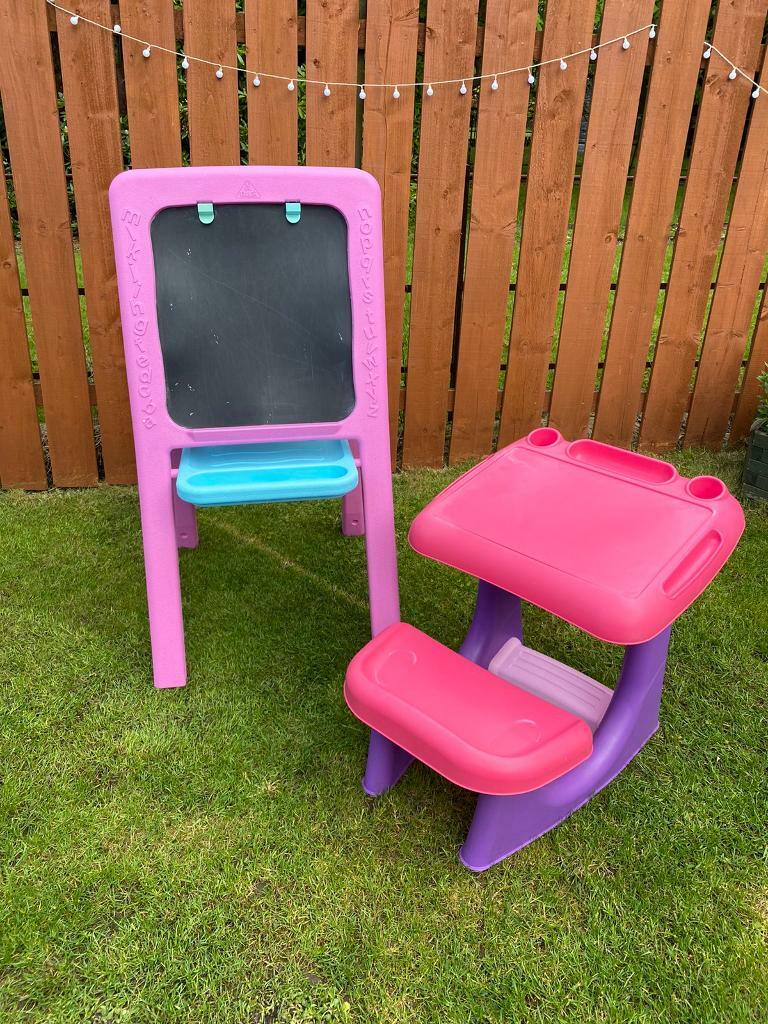 Children S Elc Blackboard Painting Easel With Smyths Desk In Bishopbriggs Glasgow Gumtree