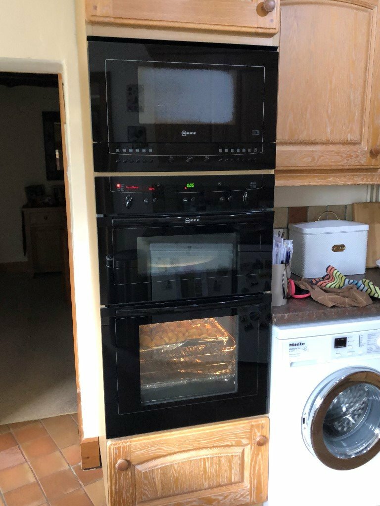 NEFF Double Electric Oven, Gas 5 Burner Hob & Extractor in Stroud