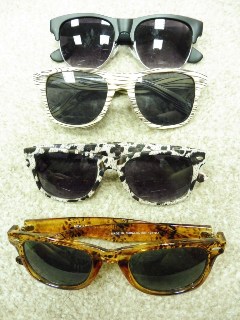 Job lot of sunglasses. Hardly used, great condition. Wayfarer in