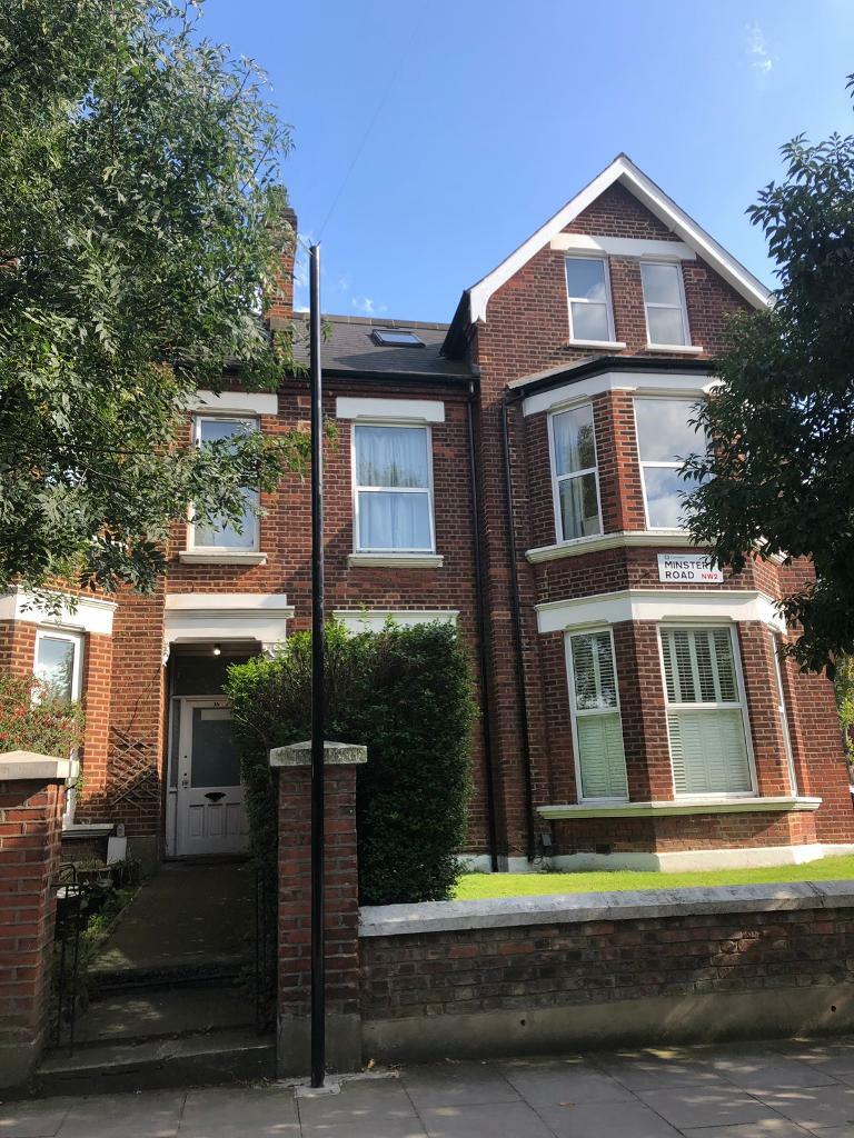 Studio Flat To Be Let in Cricklewood. DSS ACCEPTED in Kilburn, London