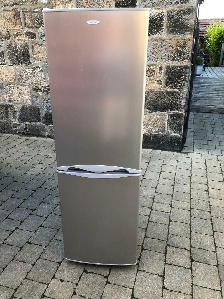 5ft Silver slimline fridge freezer. Excellent condition can drop off
