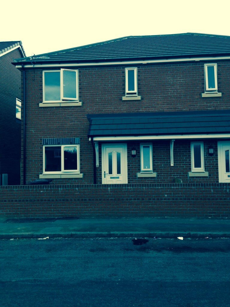 Modern 3 bed Semi Detached House for Rent in Wigan Area in Ince