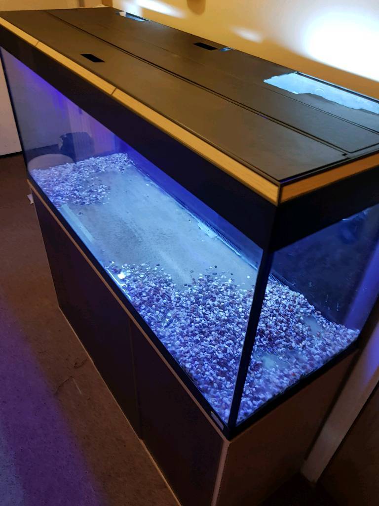 Fluval Fish Tank 4 ft long with working lights base and lid inclusive in Stratford, London