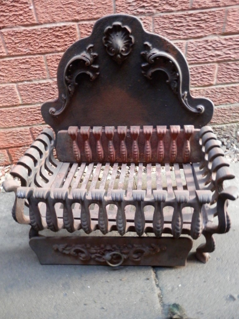 Cast iron Fire Grate for open fire, together with vintage fire screen