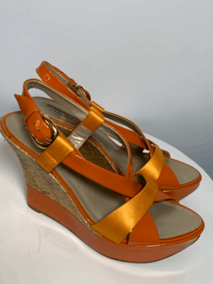 Via Spiga Womnes Wedge Sandals Strappy Buckle Closure Orange Size