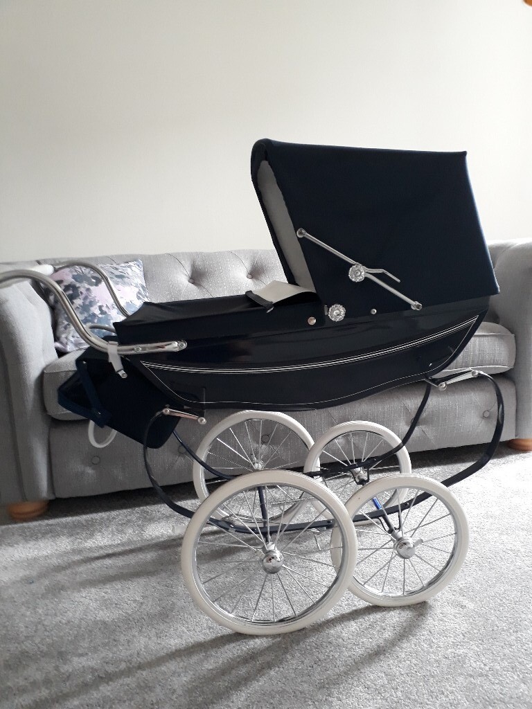 SILVER CROSS DOLLS OBERON TRADITIONAL PRAM NAVY BLUE BARELY PLAYED WITH