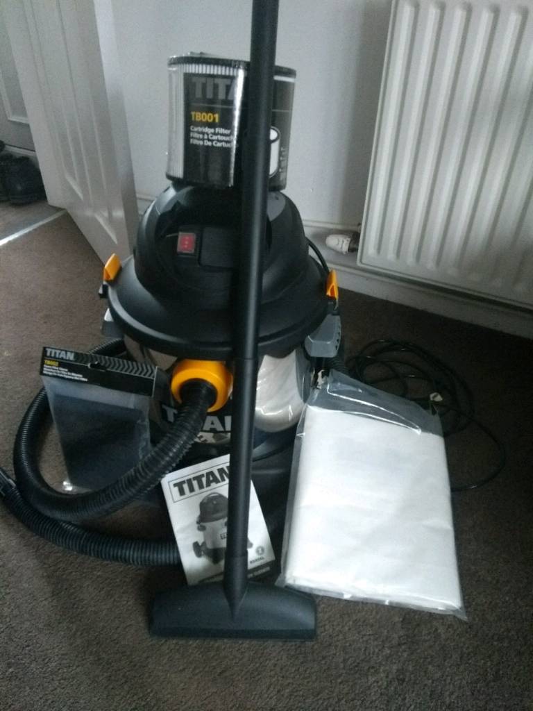 TITAN TTB430VAC 1400W 30LTR WET & DRY HOOVER VACUUM CLEANER 240V in Harrogate, North Yorkshire