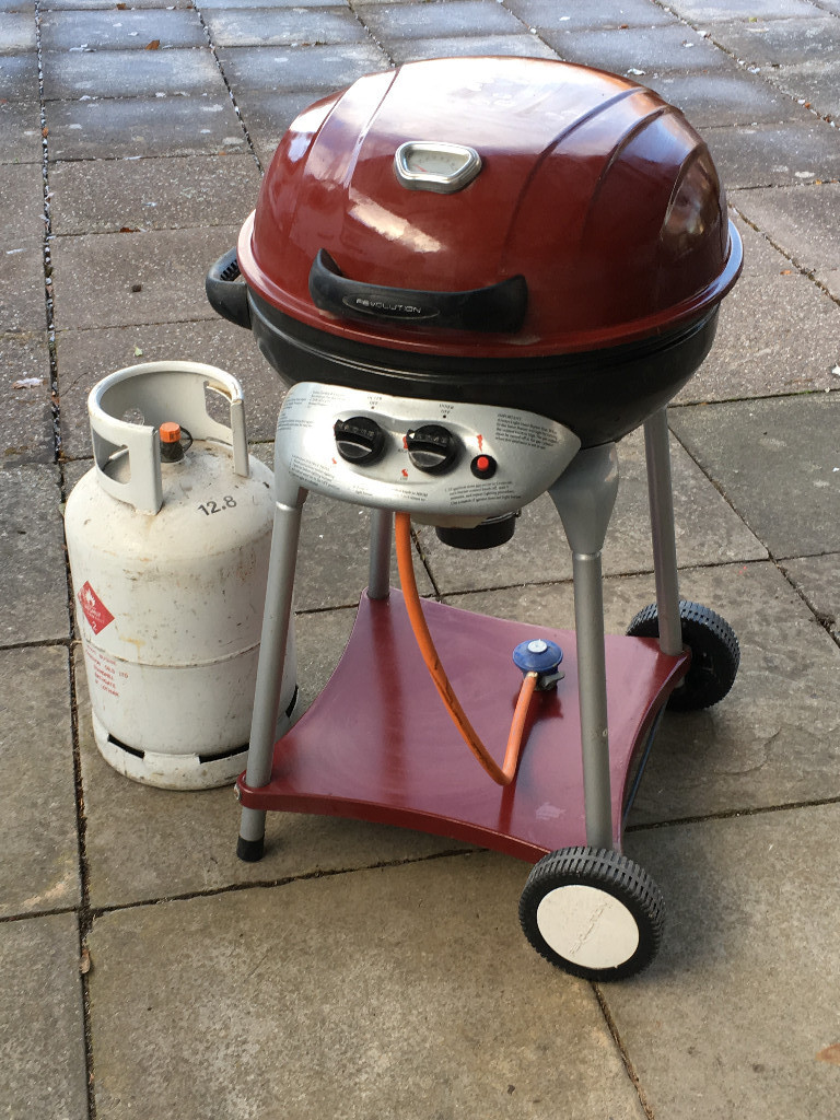 Revolution ® Gas Kettle Barbeque and nearly full 13kg butane gas