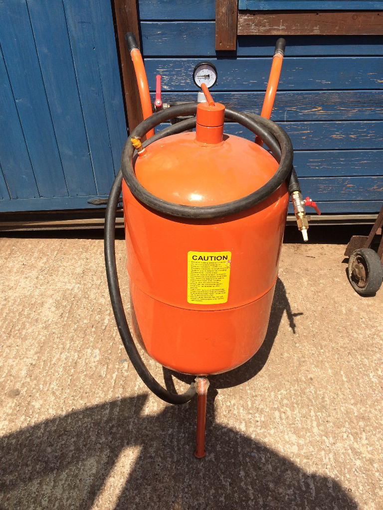 Clarke Sandblaster CPSB100 Pressurised 7640130 in Gloucester