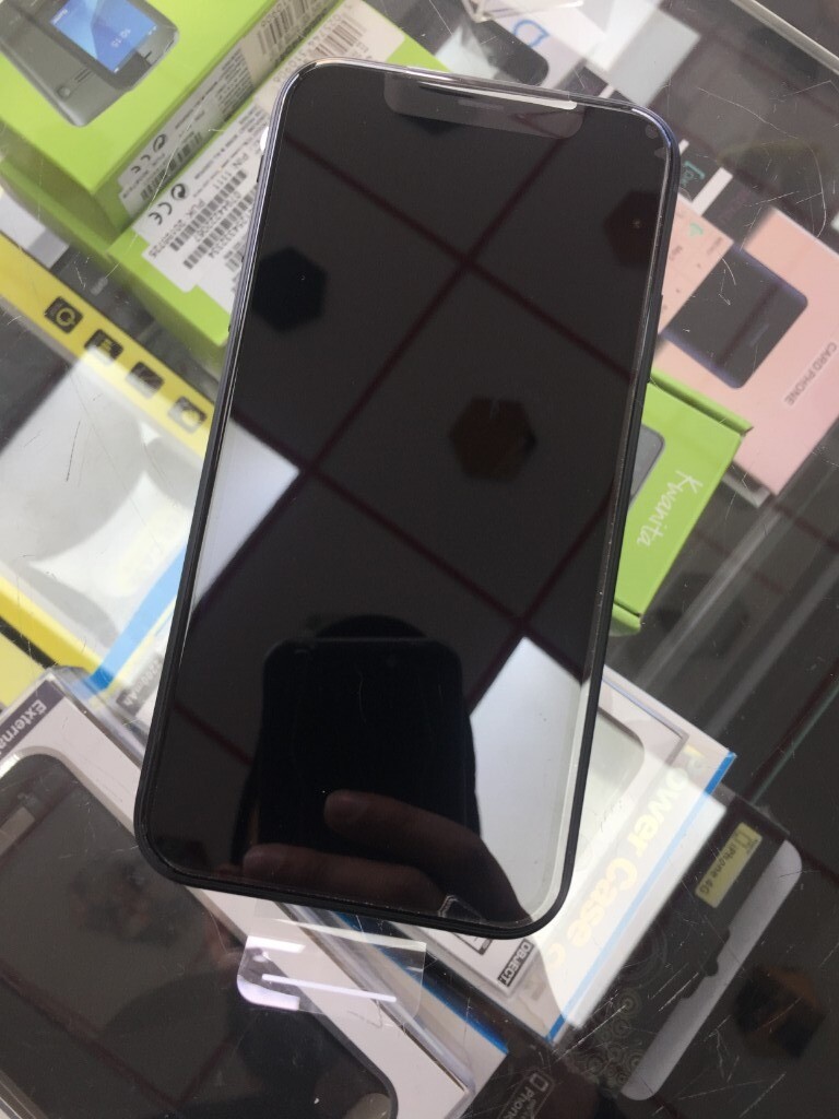 iPhone XR 64GB Black Comes with Receipt & Warranty in Bradford, West